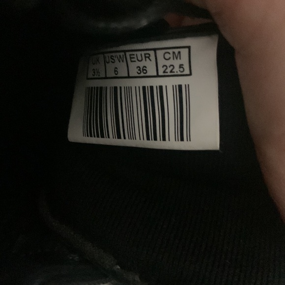 Brand new puma Ferrari shoes - Picture 4 of 4